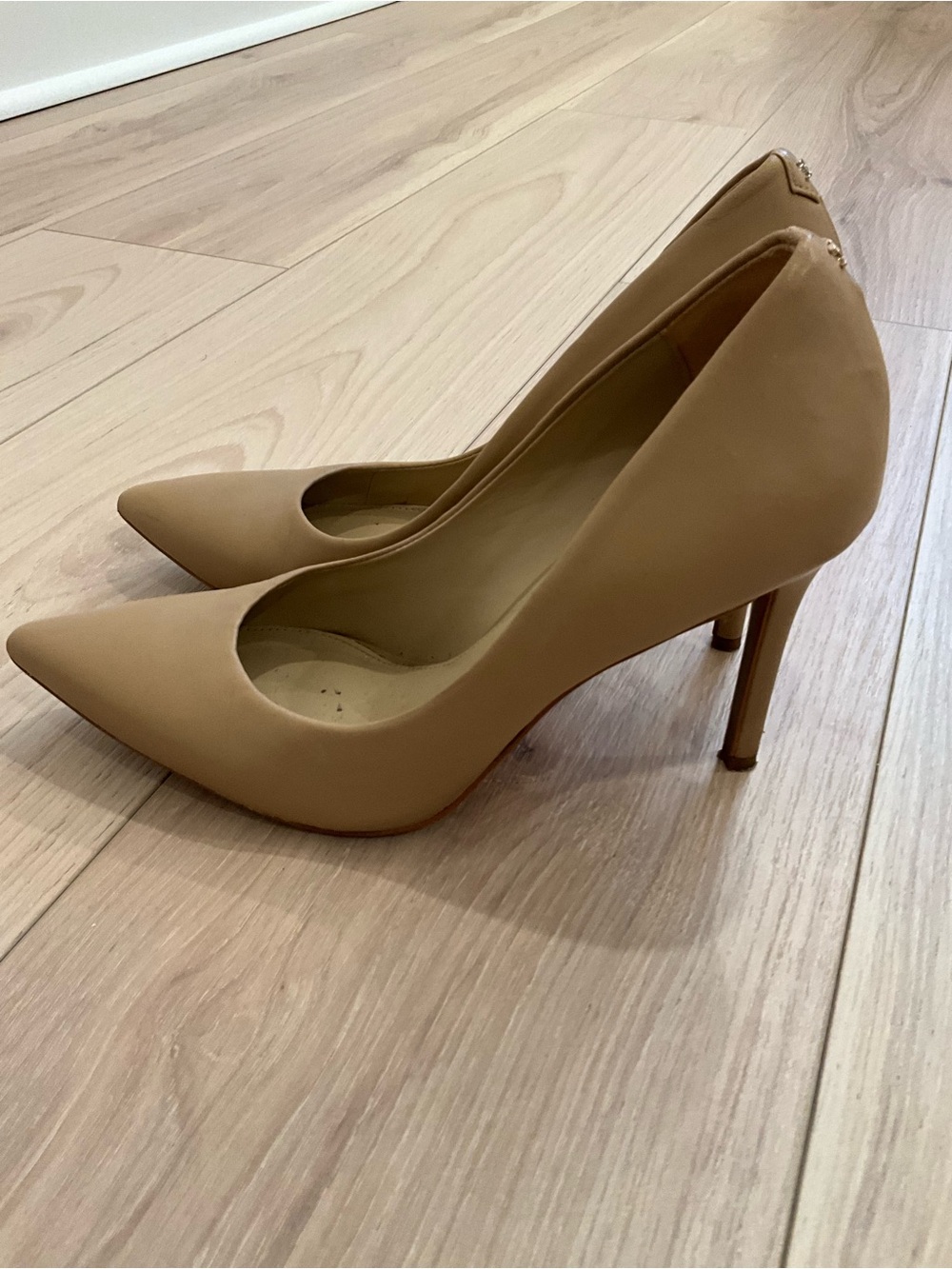 Women's Classic Pointed Toe Pumps in Tan